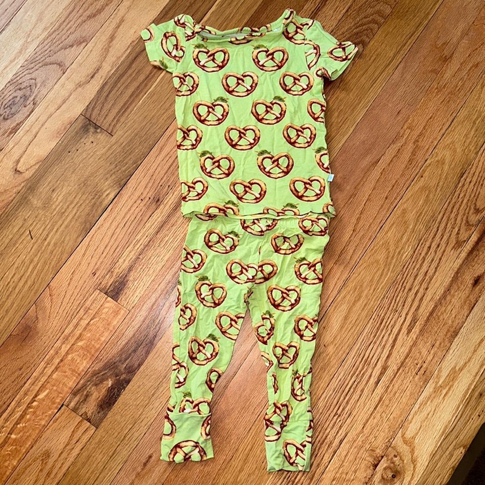 Posh Peanut - pretzels 12-18 months